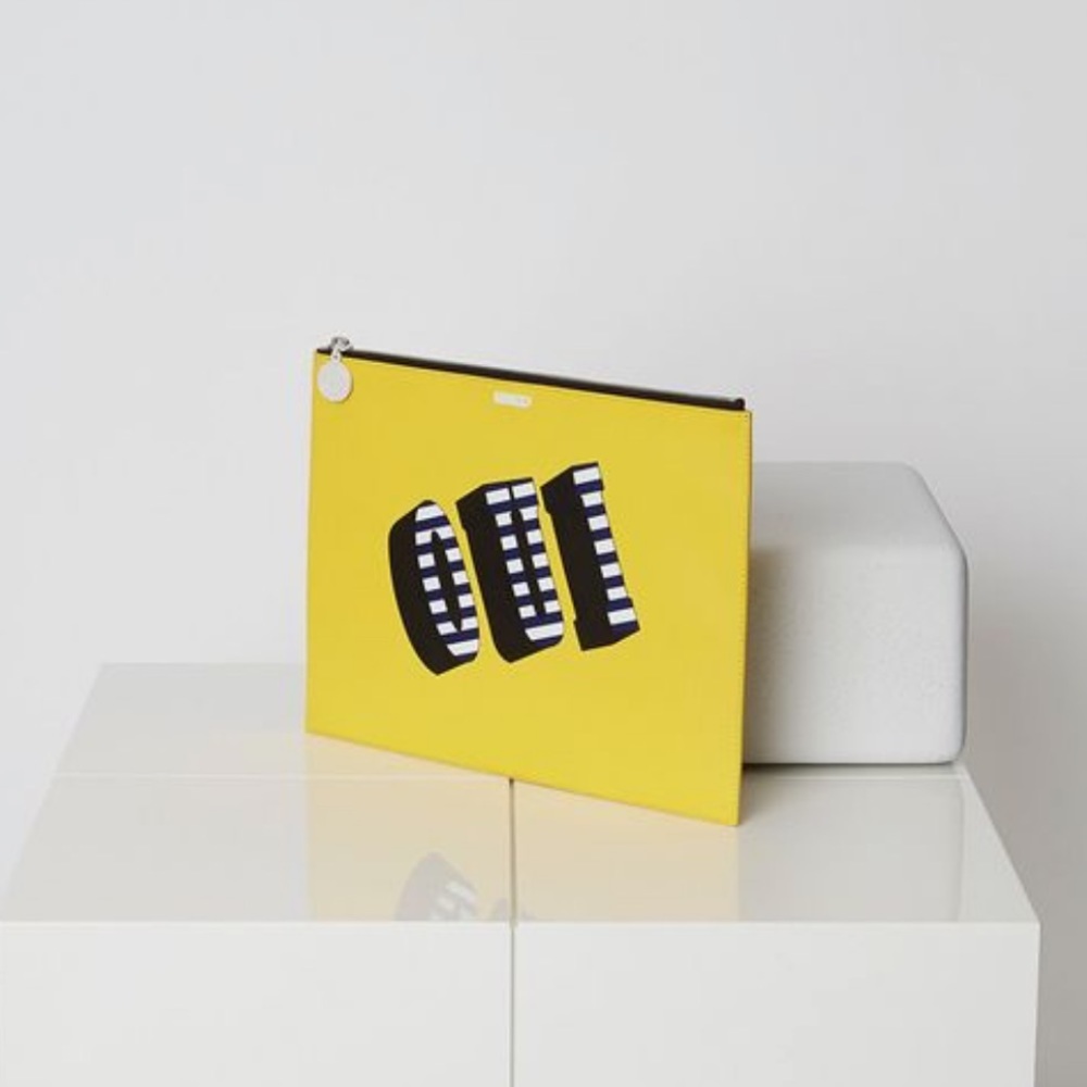 Like new KENZO oui clutch